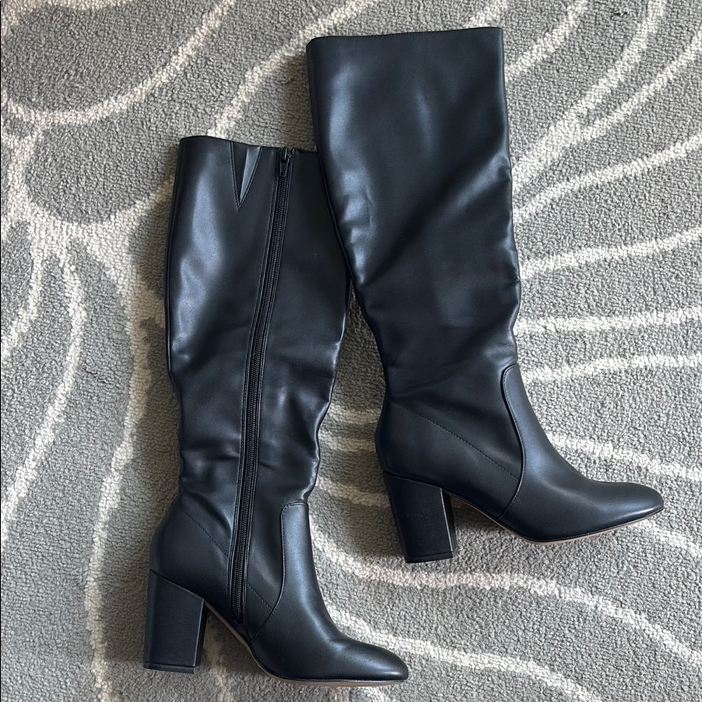 Black Heeled Knee-High Boots with Chunky Heel